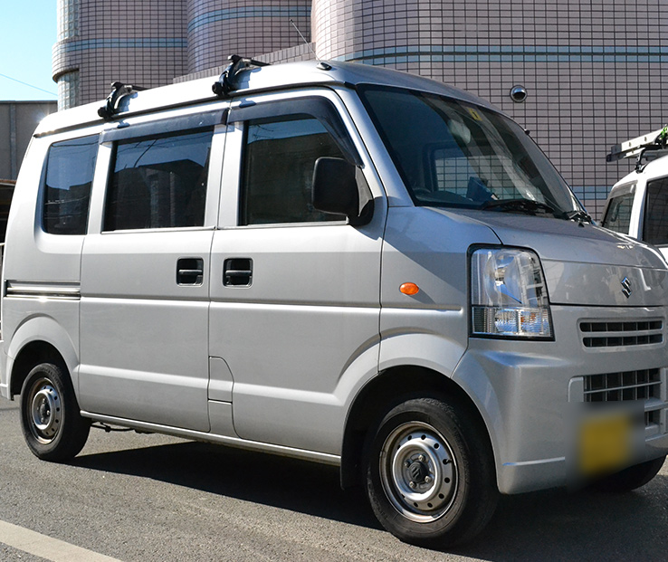 プライバシー配慮!社名ペイントのない車